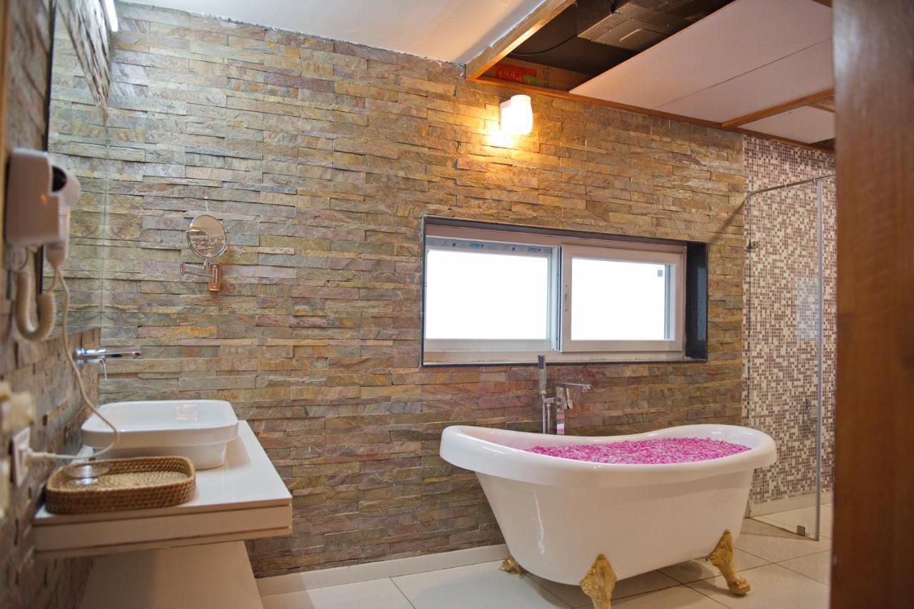 Wild Rose Resort & Spa Pushkar Eksteriør billede
